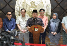 Ketua KPU Hasyim Asy’ari Dipecat, Inilah Sosok Penggantinya Anggota KPU RI dari Divisi Hukum dan Pengawasan Mochammad Afifuddin sebagai Plt Ketua KPU menggantikan Hasyim Asy'ari, foto: kpu.go.id