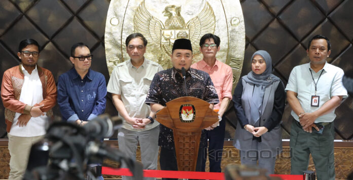 Anggota KPU RI dari Divisi Hukum dan Pengawasan Mochammad Afifuddin sebagai Plt Ketua KPU menggantikan Hasyim Asy'ari, foto: kpu.go.id Anggota KPU RI dari Divisi Hukum dan Pengawasan Mochammad Afifuddin sebagai Plt Ketua KPU menggantikan Hasyim Asy'ari, foto: kpu.go.id