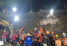 Detik-detik bapak dan anak meninggal tertimbun longsor talut di Mojosongo