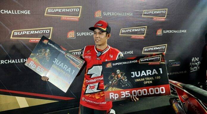 Rider Asal Surabaya Raih Double Winner di Kejurnas Supermoto 2024 Pebalap asal Jawa Timur Tommy Salim raih double winner di Superchallenge Supermoto Race 2024 Seri Kejurnas di Sirkuit Boyolali.(Solokini/Damai Kuncoro)