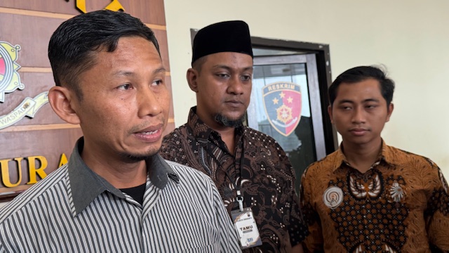 Politisi PKS Sugeng RIyanto laporkan Ayam Goreng Widuran ke Polresta Solo Politisi PKS Sugeng RIyanto laporkan Ayam Goreng Widuran ke Polresta Solo