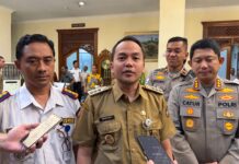 Pemkot Solo Gandeng Polisi Berantas Parkir Liar dan Pungli di Kota Bengawan Wali Kota Solo Respati Ardi didampingi Kapolresta Solo Kombes Pol Catur Wibowo dan Kadishub Solo Muhammad Taufiq