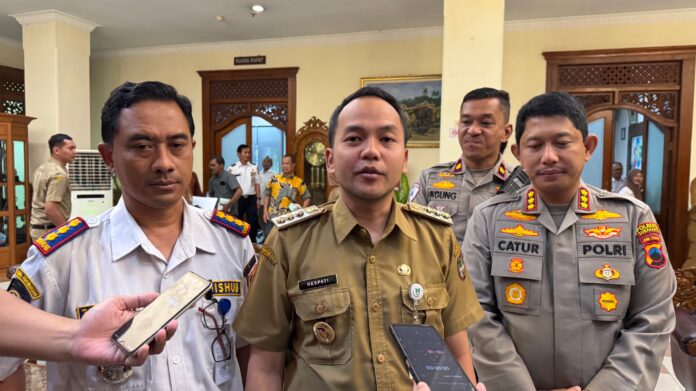 Wali Kota Solo Respati Ardi didampingi Kapolresta Solo Kombes Pol Catur Wibowo dan Kadishub Solo Muhammad Taufiq Wali Kota Solo Respati Ardi didampingi Kapolresta Solo Kombes Pol Catur Wibowo dan Kadishub Solo Muhammad Taufiq