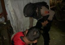 Tim Sparta Polresta Solo Gerebek Pesta Ciu di Kemlayan, Tiga Pria Langsung Diamankan Tim Sparta Polresta Solo bekuk warga Serengan yang asyik pesta miras di Kemlayan, Solo.(Dok Humas Polresta Solo)