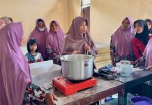 UNS Ajari Ibu-ibu Peternak Sapi Boyolali Olah Susu menjadi Yoghurt Research Group (RG) Agribisnis Berkelanjutan dari Universitas Sebelas Maret (UNS) Surakarta gelar pelatihan pengolahan susu menjadi yoghurt di Boyolali.(Dok Humas UNS)