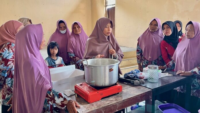 Research Group (RG) Agribisnis Berkelanjutan dari Universitas Sebelas Maret (UNS) Surakarta gelar pelatihan pengolahan susu menjadi yoghurt di Boyolali.(Dok Humas UNS)