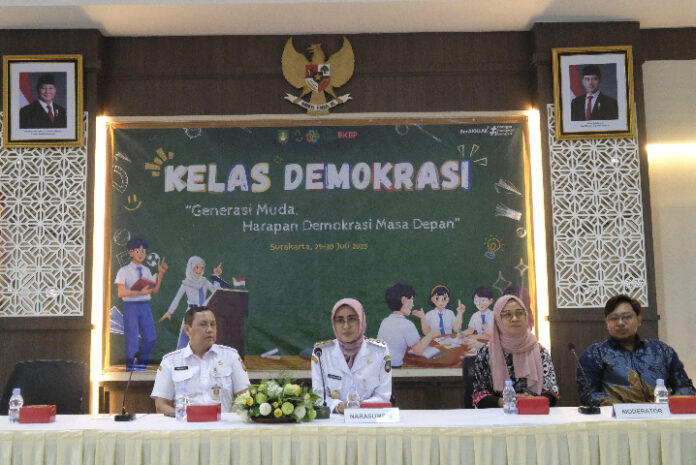 Kesbangpol Solo kelas demokrasi