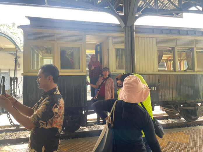 KA Wisata Baru Klinthing