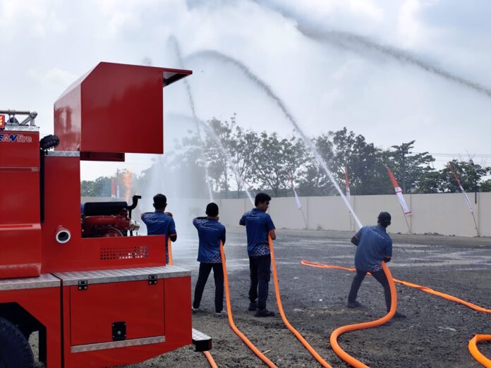 SAN Fire pabrik mobil damkar