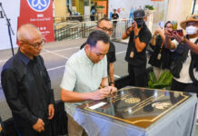 Wali Kota Solo Respati Ardi Tandatangani Prasasti Pembaharuan Gedung dan Rebranding Solo Grand Mall