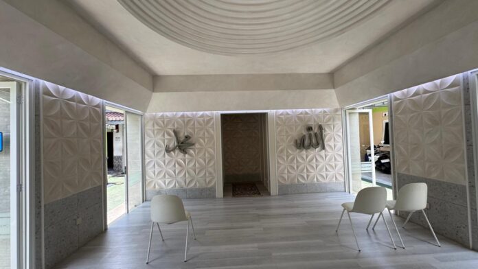 Lorca Langit Biru Musholla