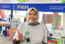Lebih dari Sekadar Bazaar: PNM Bangun Ruang Silaturahmi dan Tumbuh Bersama UMKM Nasabah PNM Mekaar menampilkan produk unggulan dalam ajang Pro Futsal League (PFL) 2025 di Gor Manahan, Solo, Sabtu-Minggu (4-5/10/2025)