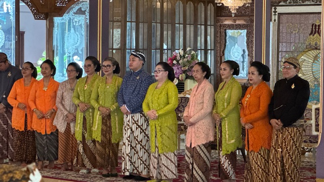 SISKS Paku Buwono XIV Purboyo Kukugkan Bebadan Keraton Surakarta yang baru, Rabu (26/11). SISKS Paku Buwono XIV Purboyo Kukugkan Bebadan Keraton Surakarta yang baru, Rabu (26/11).