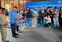 Gandeng Kosti, Taksi Bluebird Resmi Mengaspal di Solo Dirut PT Blue Bird Tbk, Adrianto Djokosoetono, Asisten Pemerintah dan Kesra Setda Solo, Purwanto, Ketua Pengurus Kosti Solo, Sigit Sugiarto dan Kadishub Solo, Taufiq Muhammad melakukan pemotongan pita.