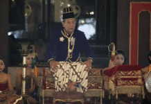 Kabar duka, Raja Solo Pakubuwono XIII mangkat di usia 77 tahun Raja Solo Pakubuwono XIII mangkat di usia 77 tahun. Foto: Solokini/Damai Kuncoro