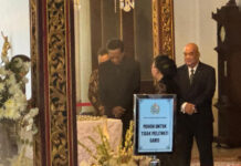 Sultan HB X dan Paku Alam X Tiba di Keraton Solo Beri Penghormatan Terakhir pada PB XIII