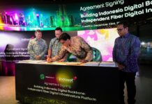 Indosat Gandeng Arsari dan Northstar Kembangkan Platform Serat Optik Indonesia ikram Sinha - President Director & CEO Indosat Ooredoo Hutchison menandatangani perjanjian investasi pembentukan perusahaan patungan (joint venture) untuk membangun sebuah platform serat optik digital terkemuka di Indonesia (“FiberCo”)