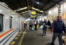 Puncak Arus Balik Nataru, 36 Ribu Penumpang Serbu Kereta di Daop 6 Yogyakarta Penumpang di stasiun kereta api wilayah Daops 6 Yogyakarta.(Dok. Humas Daop 6)