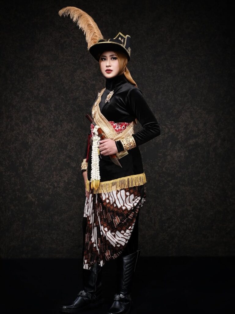 Potret Astrid Widayani Pakai Busana Prajurit Pimpin Upacara HUT Solo ke-281. foto: Instagram astridwidayani