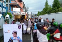 Ramadan, SD Muhammadiyah 1 Solo Tebar 250 Paket Takjil untuk Pengguna Jalan