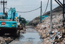 Insiden Tragis di TPA Putri Cempo, Petugas Usia 22 Tahun Tewas Terjatuh ke Mesin Penggiling Penampakan tumpukan sampah di TPA Putri Cempo. foto: Damai Kuncoro