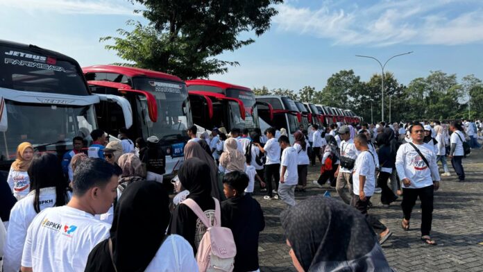 Sebanyak 675 pemudik difasilitasi untuk kembali ke kota tempat mereka bekerja melalui Program Balik Kerja Bareng BPKH 2026 yang diselenggarakan oleh Badan Pengelola Keuangan Haji (BPKH) pada Selasa, 24 Maret 2026. foto: Damai Kuncoro