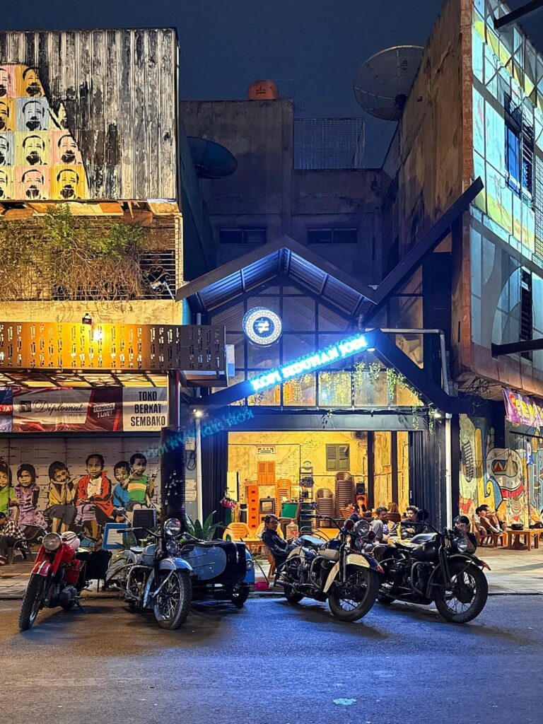 Cafe di Solo kawasan Gatsu. foto: Instagram/kopiseduhanjodi