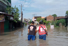 Banjir Rendam 8 Kelurahan di Solo, PMI Terjunkan Ambulans dan Salurkan Air Bersih