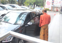 Rayakan Hari Kartini, Karyawan Neo Solo Grand Mall Kompak Kenakan Kebaya dan Batik