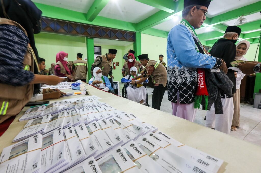 BPKH membagikan uang saku bagi Jemaah haji Indonesia tahun 2026. Tiap jemaah mendapatkan uang saku tunai sebesar 750 Riyal Arab Saudi (SAR). Foto: dokumen BPKH
