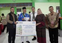 Jemaah Haji 2026 Terima Uang Saku 750 Riyal, Distribusi di Embarkasi Solo Lancar BPKH membagikan uang saku bagi Jemaah haji Indonesia tahun 2026. Tiap jemaah mendapatkan uang saku tunai sebesar 750 Riyal Arab Saudi (SAR). Foto: dokumen BPKH
