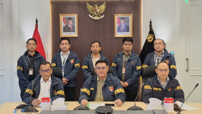 Direktur Tindak Pidana Ekonomi Khusus Bareskrim Polri, Ade Safri Simanjuntak saat gelar konferensi pers terkait penetapan dua tersangka yang diduga mafia emas ilegal.(Dok Foto: Istimewa)