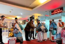 Penuh Haru, Bandara Adi Soemarmo Sambut Jemaah Haji Kloter Terakhir Jateng dengan Karpet Merah