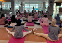 Bandara Adi Soemarmo Gelar “Yin Yoga with Airport Views” di Terminal Internasional
