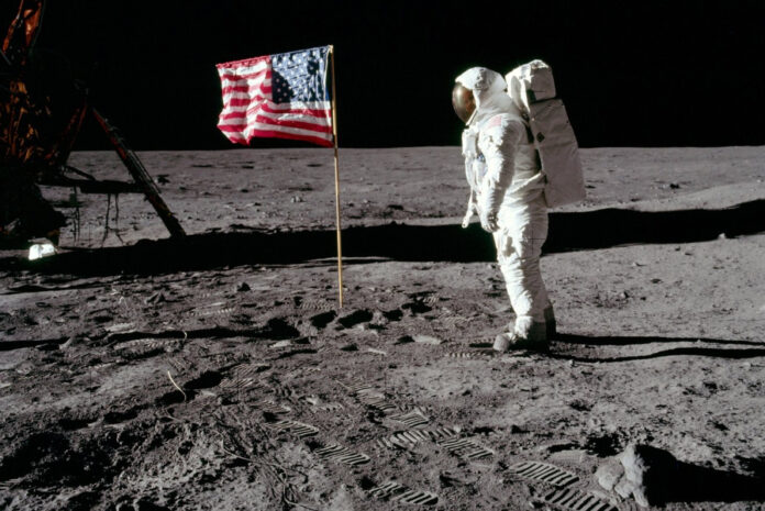 pendaratan di bulan NASA